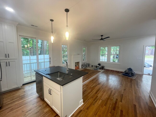 Building Photo - Fully Renovated in Heathwood with 2 Bedroo...