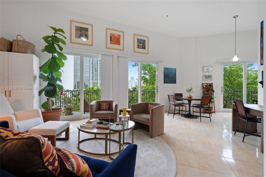 Building Photo - 2701 SW 3rd Ave