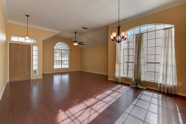 Building Photo - Elegant Pflugerville Home with Comfortable Living Spaces