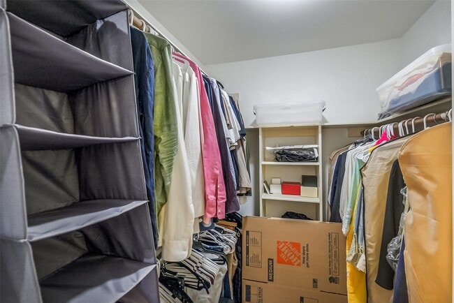 Building Photo - 1112 Bering Dr