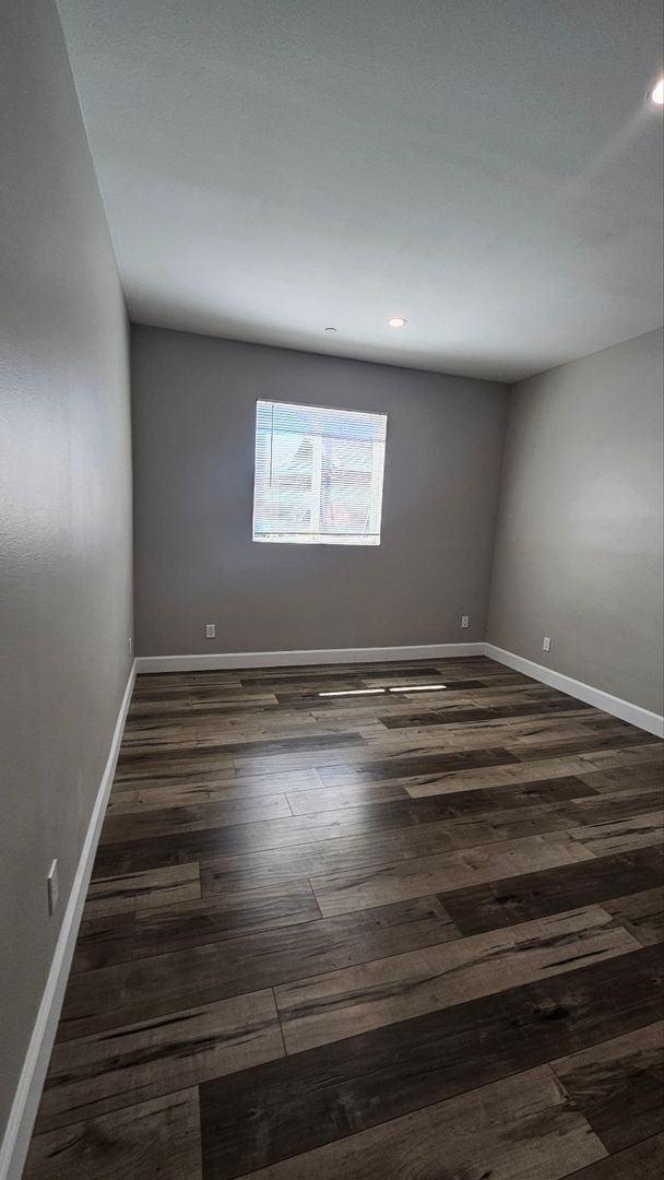 Building Photo - 1536 E