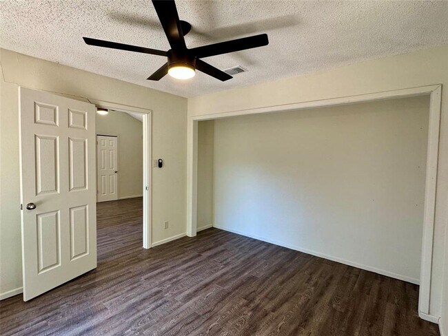 Building Photo - 1203 Yorkshire Ln
