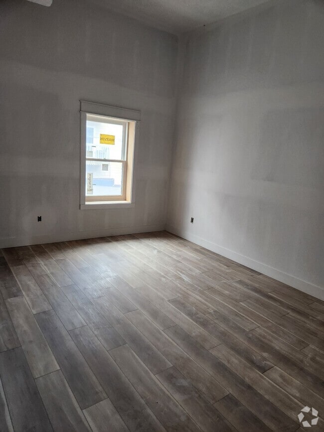 Building Photo - Historic Panora Apartments Fully Remodeled