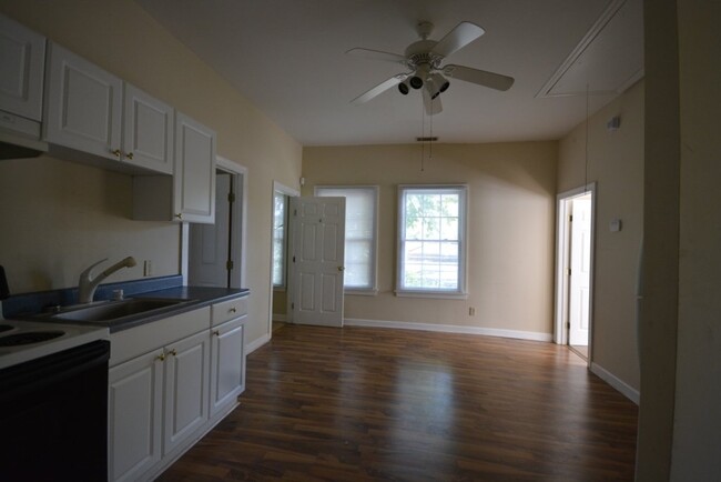 Building Photo - Cute As A Button - Available July 5, 2024