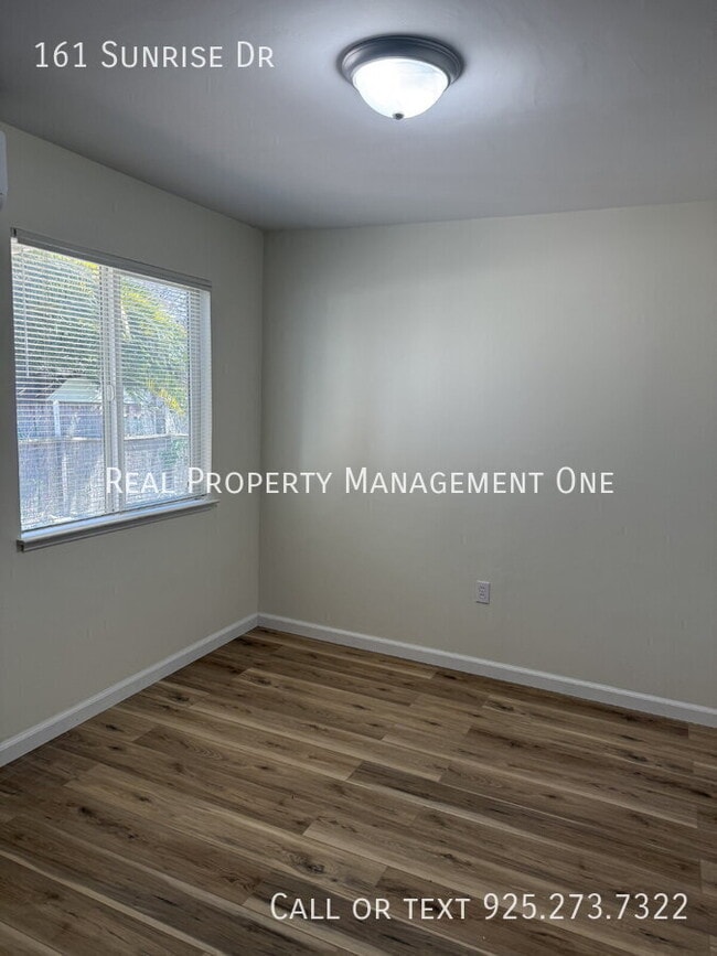 Building Photo - 161 Sunrise Dr