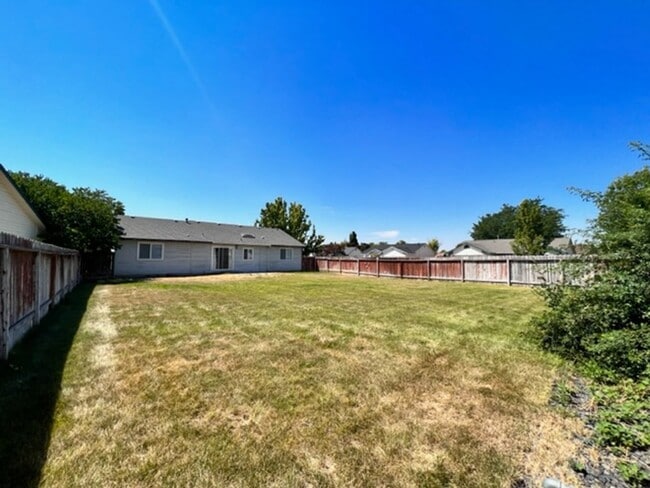 Building Photo - 8137 Waterfowl Ave