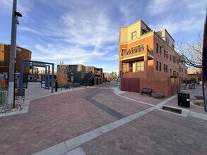 Building Photo - 261 Pine St