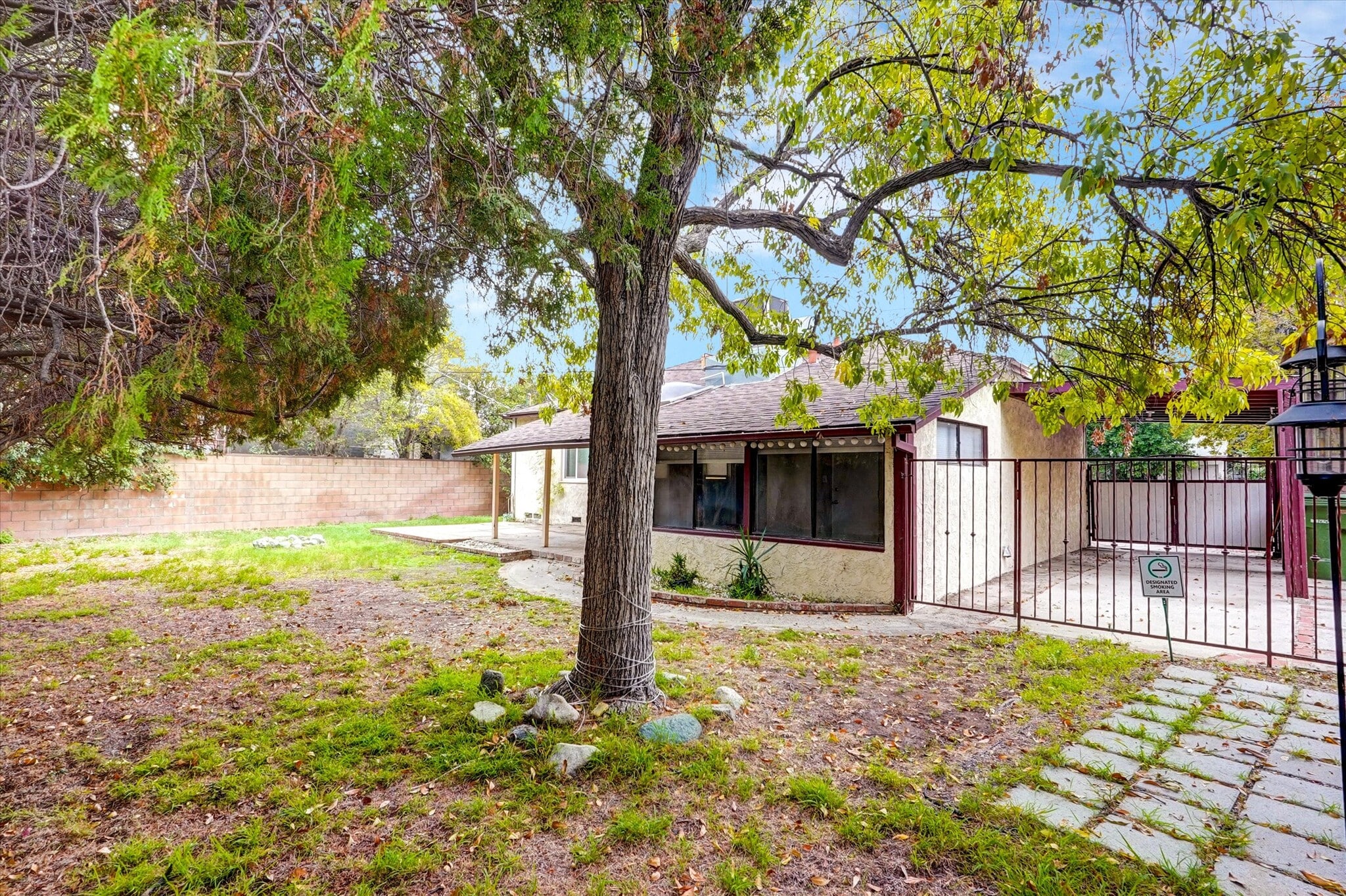 Building Photo - 5863 Alonzo Ave