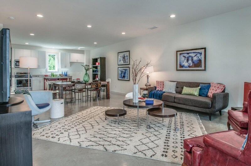 Building Photo - 727 Cleo Miller Dr
