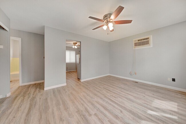 Building Photo - 3 Bedroom, 1 Bathroom Updated House