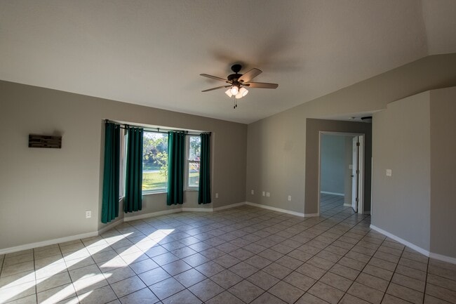 Building Photo - 2409 Greenway Dr