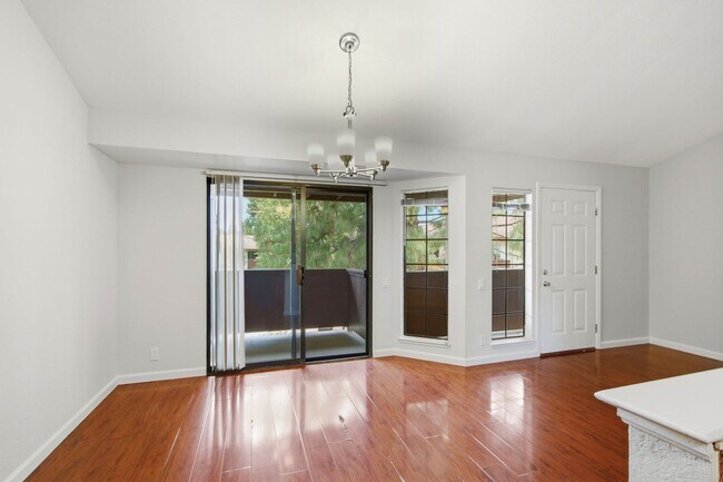 Building Photo - 479 Costa Mesa Terrace