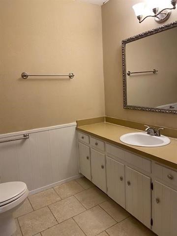 Building Photo - 2240 Shady Meadow Dr