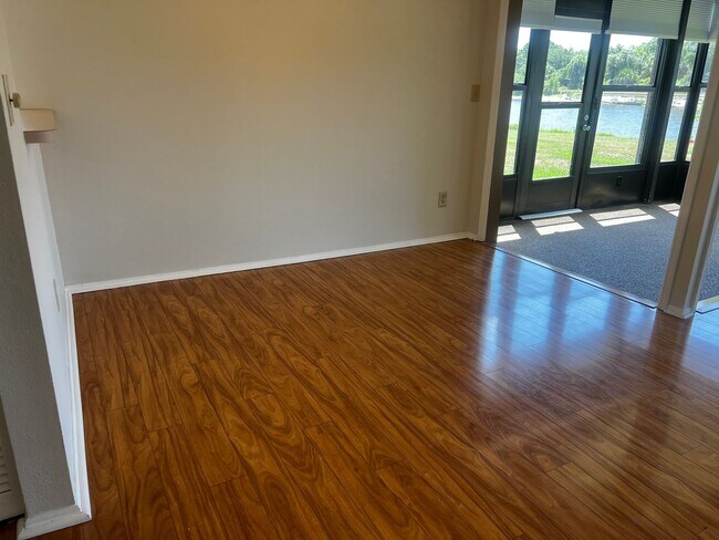 Building Photo - 3018 Sail Pointe Cir
