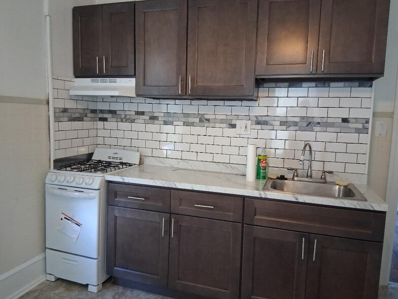 Building Photo - 17 W Madison Ave