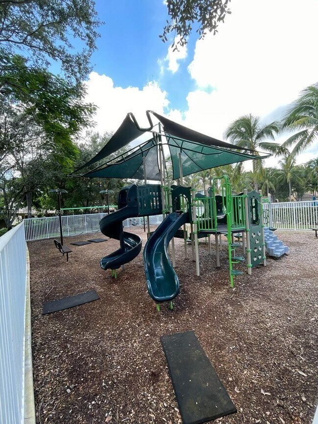 Building Photo - 4034 Peppertree Dr