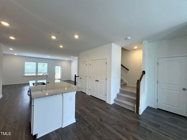 Building Photo - 414 Rowe Wy