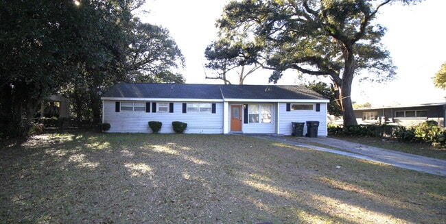 Primary Photo - 3BR/2BA Home with Bonus Room & Fenced Yard...