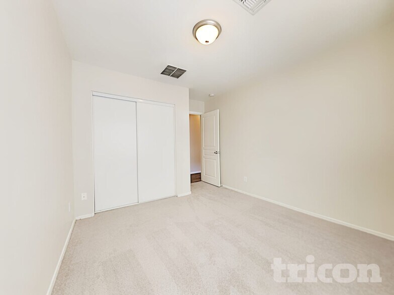 Building Photo - 11634 W Vogel Ave