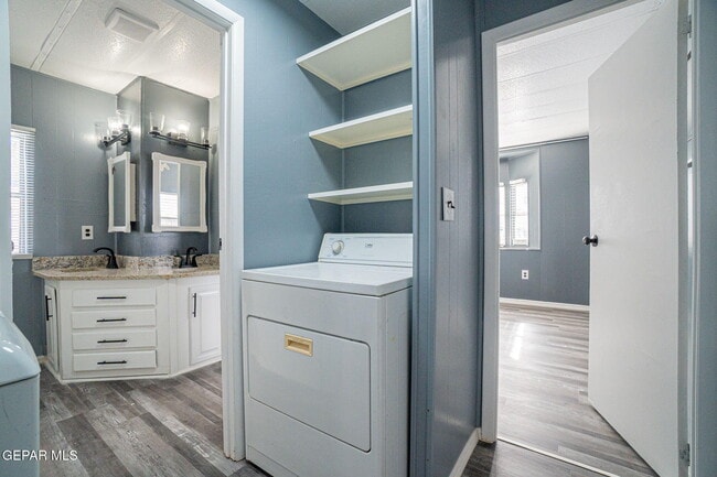 Building Photo - 228 Territory Dr