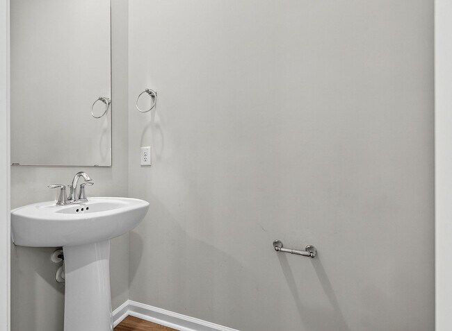 Building Photo - 204 Lake Minsi Dr