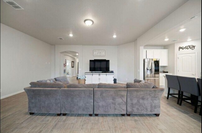 Building Photo - IMPRESSIVE 4 BD/3 BA HOME FOR RENT IN CYPR...