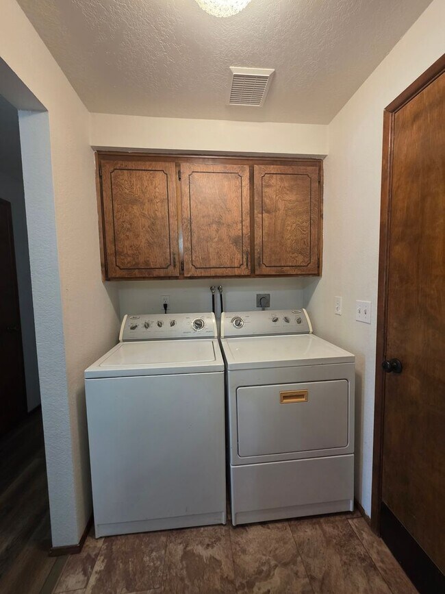 Building Photo - 00572