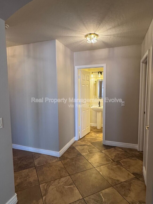 Building Photo - 10426 E Dolphin Ave