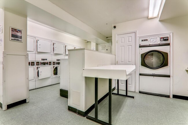 Building Photo - 4000 Tunlaw Rd NW