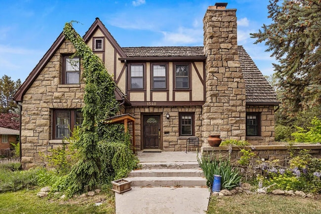 Primary Photo - 4 Bedroom, 3.5 Bathroom Home - Located nea...