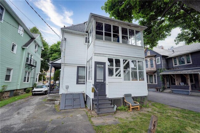 Building Photo - 500 Oxford St