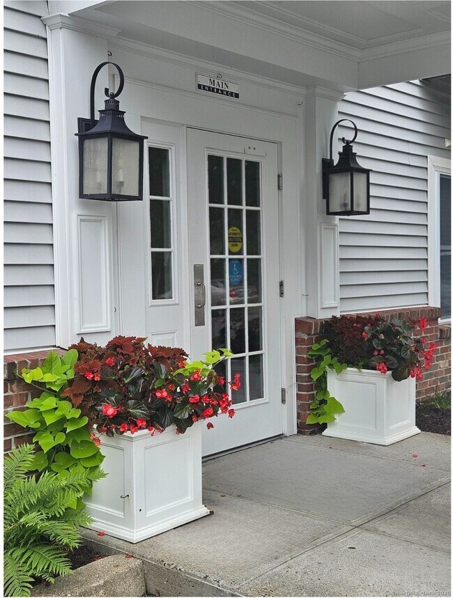 Primary Photo - 100C Danbury Rd