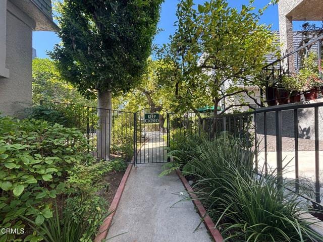 Building Photo - 352 S Orange Grove Blvd