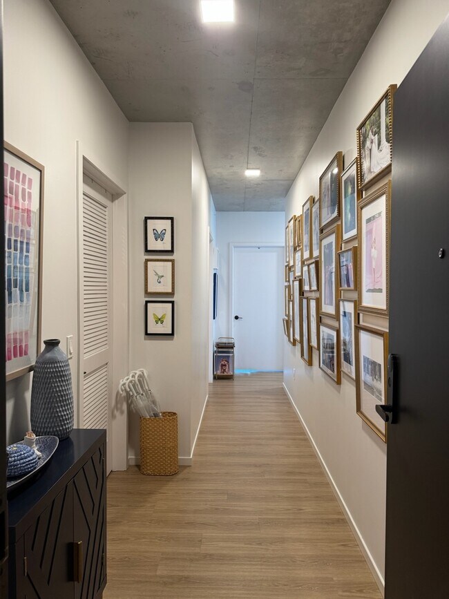 Building Photo - 225 N Elizabeth St