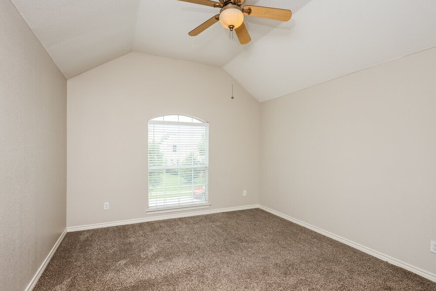 Building Photo - 100 Silverwood Dr