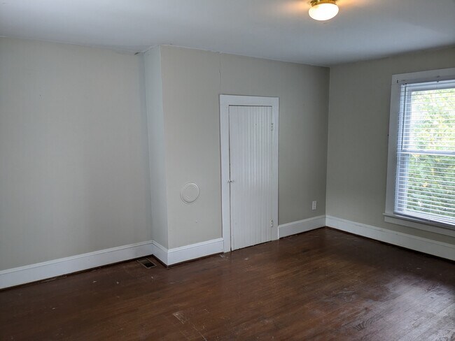 Building Photo - 301 Pendleton St