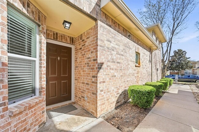 Building Photo - 9842 Wake Bridge Dr