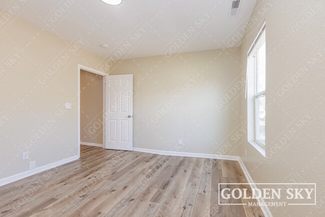 Building Photo - 1609 S Gharkey St