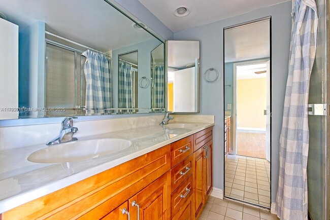 Building Photo - 2585 Garden Ct