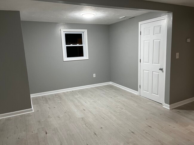 Building Photo - 71 Plain St