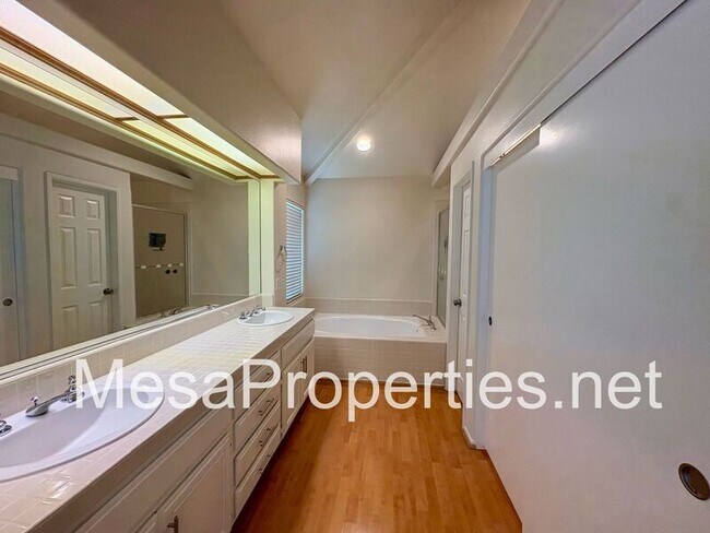 Building Photo - 14095 Bancroft Ct