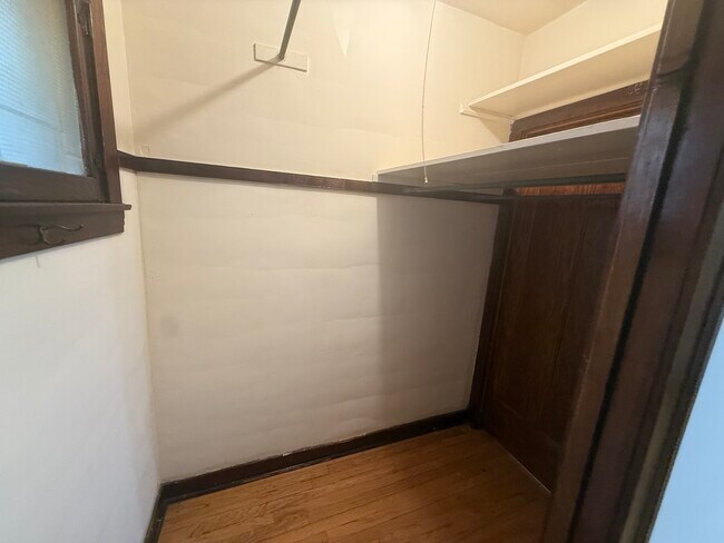 Building Photo - 3150 N Linder Ave