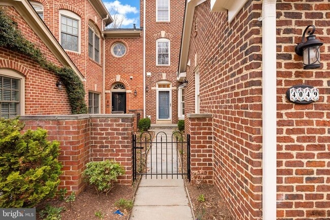 Building Photo - 4049 Mansion Dr NW