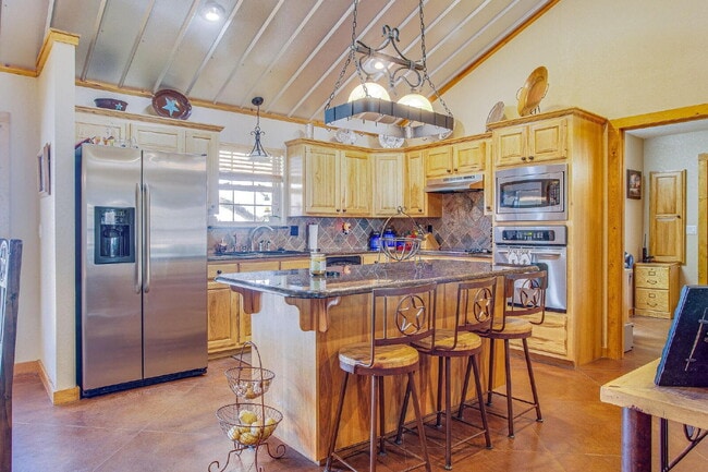 Building Photo - 3 bedroom home on acreage
