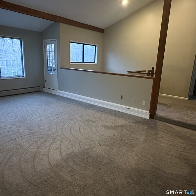 Building Photo - 6 Cove Rd