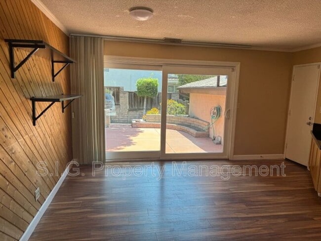 Building Photo - 2279 Saranne St
