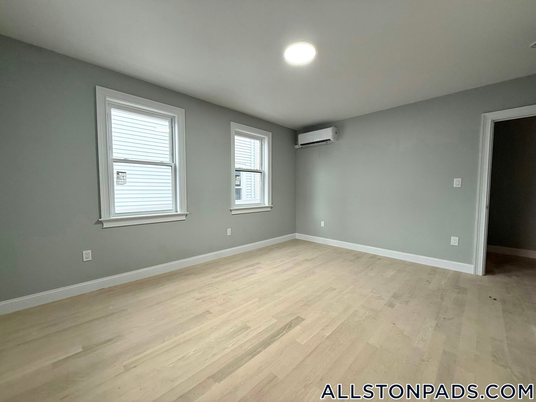 Building Photo - 8 Brentwood St