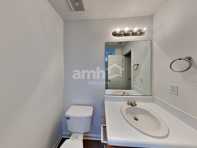 Building Photo - 2911 Water Lily Ct