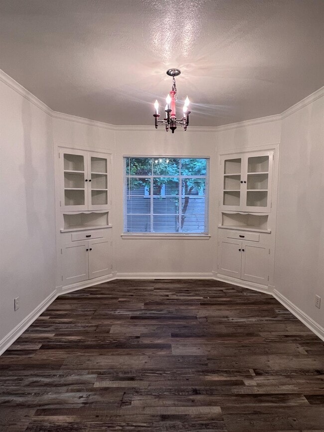 Building Photo - 1024 N Broadway St