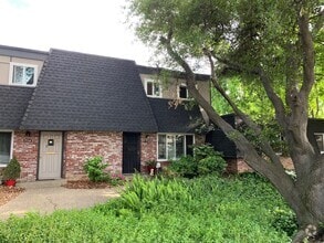 Building Photo - Super Cute !!! 3 Bedroom, 2 1/2 Bath in Fa...
